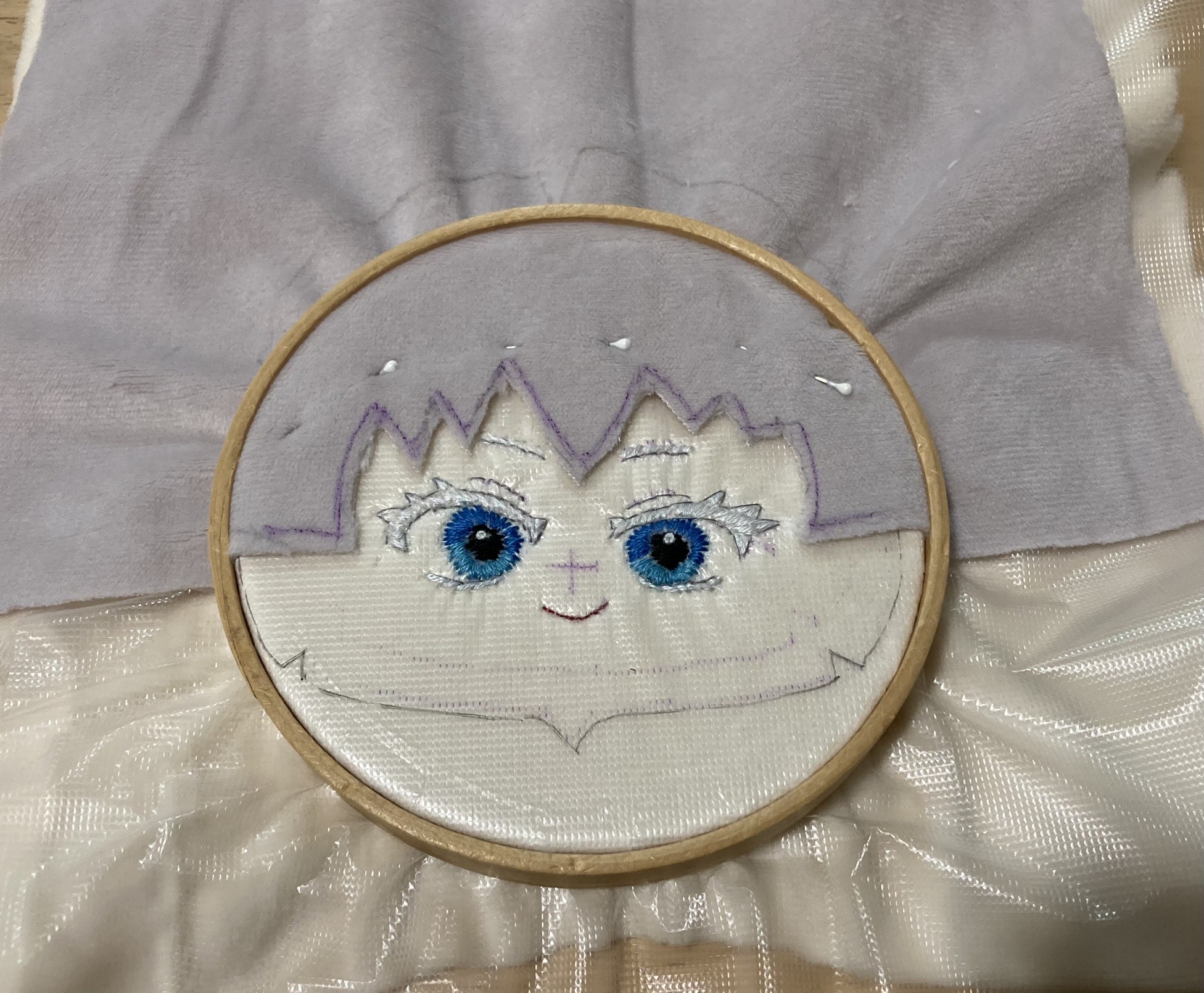 《推しぬい》簡単図案写し!水に溶ける下絵(刺繍)シートを使って顔刺繍する方法|Handmadeガイド