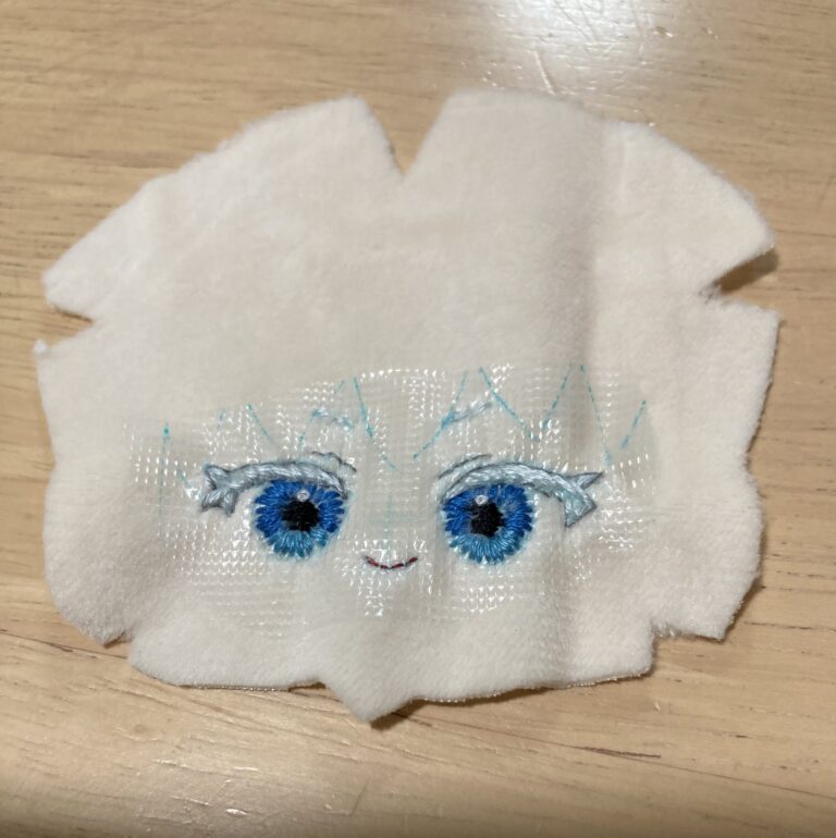 《推しぬい》簡単図案写し!水に溶ける下絵(刺繍)シートを使って顔刺繍する方法|Handmadeガイド